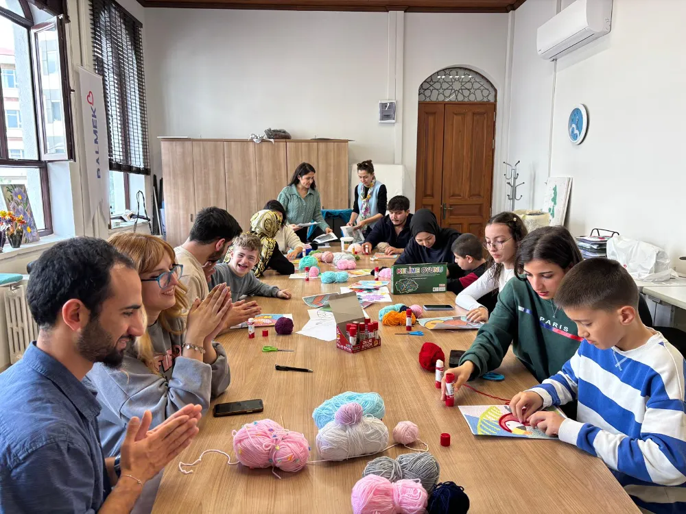 BÜYÜKŞEHİR ÖZEL GEREKSİNİMLİ BİREYLERİ SANAT ÇATISI ALTINDA BULUŞTURUYOR