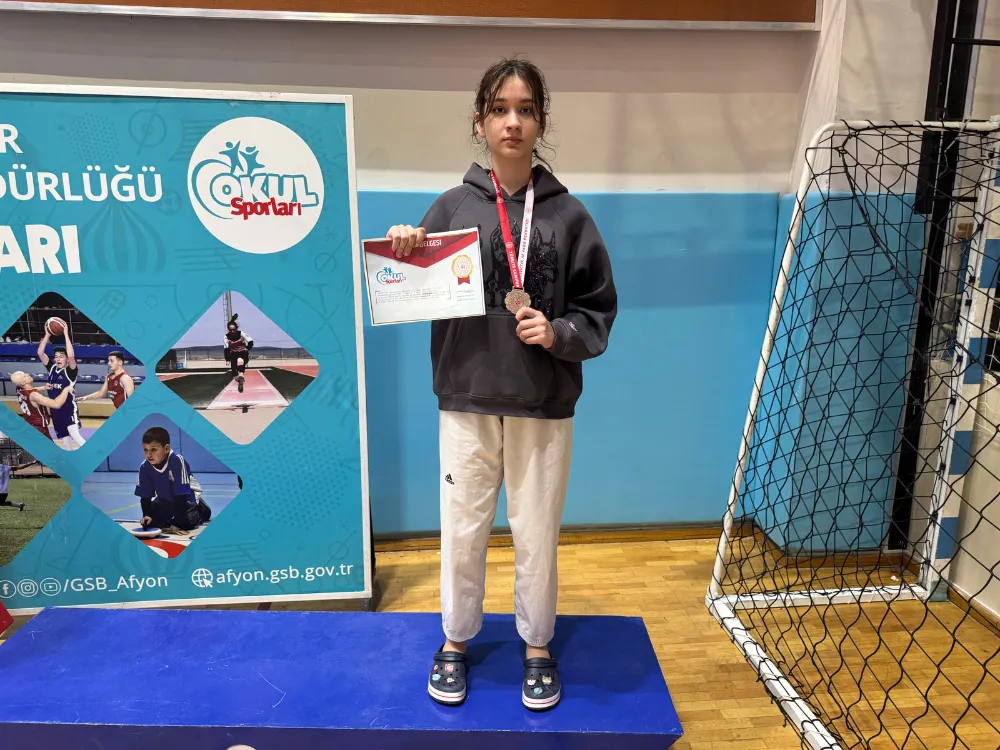Balıkesirli Genç Sporcu İpek Ulus, Taekwondo Müsabakalarında Madalya Kazandı ve Türkiye Şampiyonası