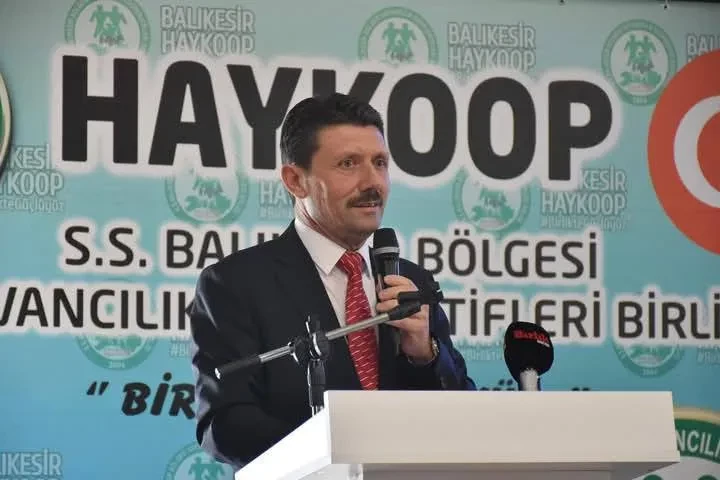 BAŞKAN FARUK ÖZEN VE YÖNETİMİ GÜVEN TAZELEDİ