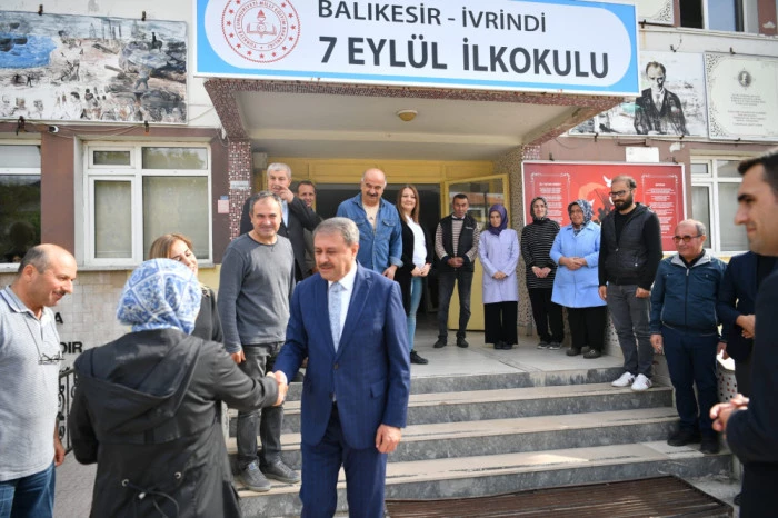 Eğitime Gönül Veren Vali