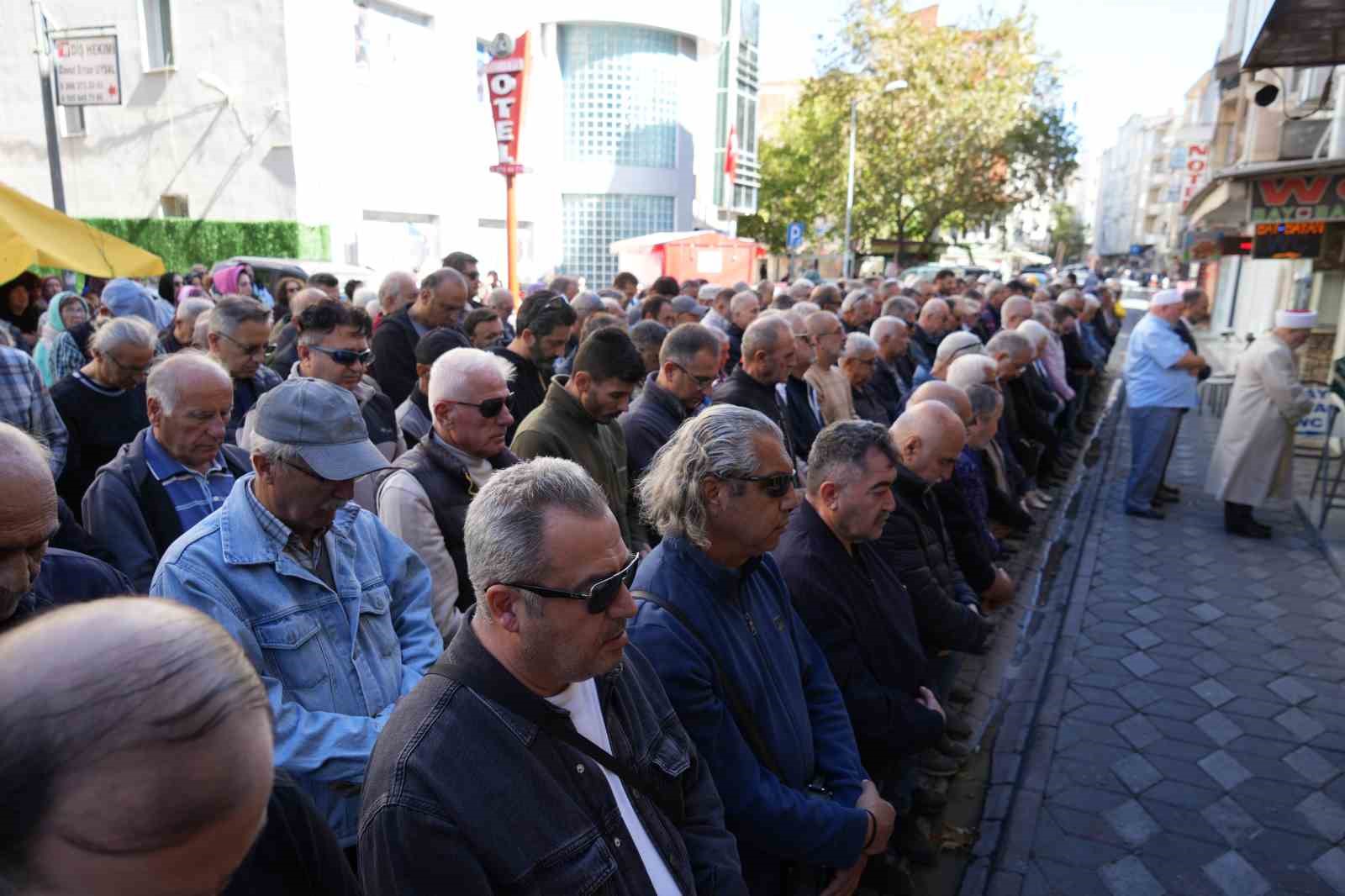 Aksaray’daki kazada yaralanarak tedavi gördüğü hastanede hayatını kaybeden Hafize Çimen, Edremit’te defnedildi